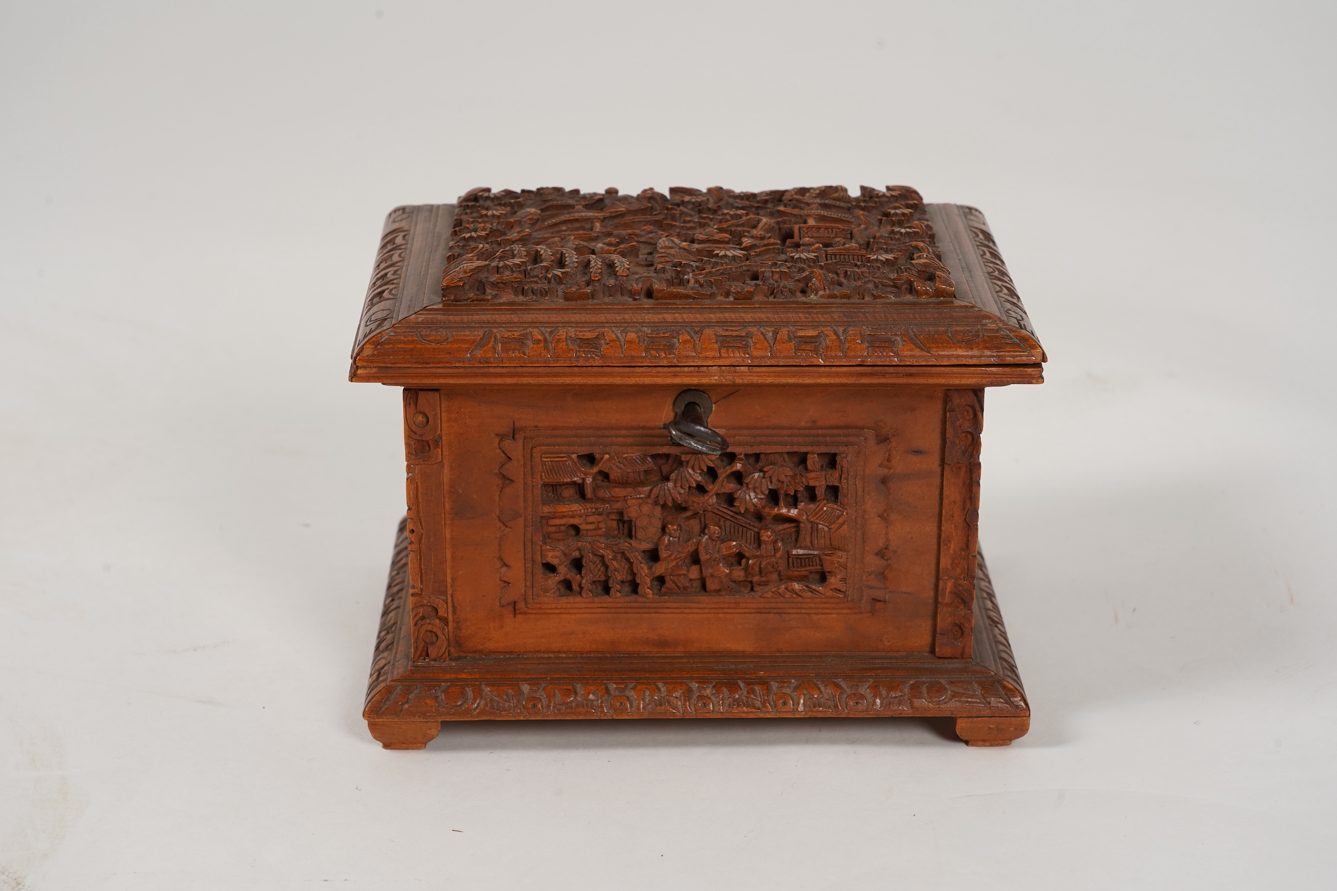 A Chinese sandalwood casket, 19th century